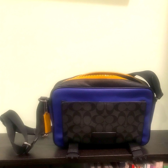 COACH UNISEX TRACK CROSSBODY SIGNATURE CANVAS - Picture 3 of 4